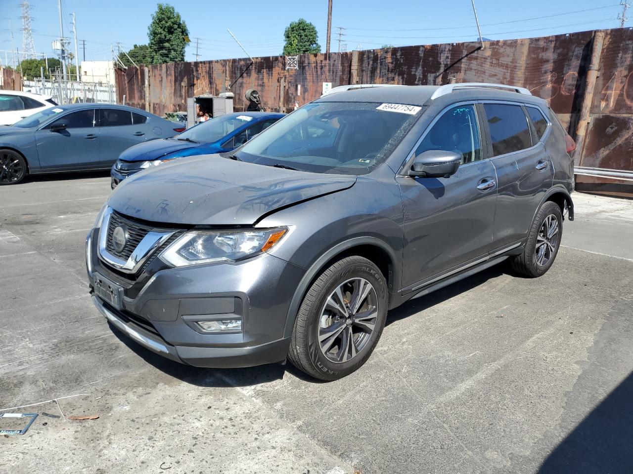 JN8AT2MV6JW318883 2018 NISSAN ROGUE - Image 1