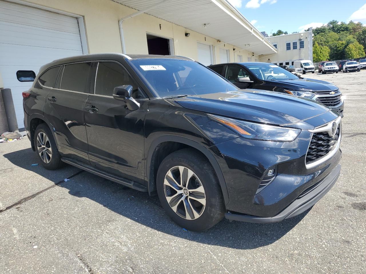 2022 Toyota Highlander - Image 4