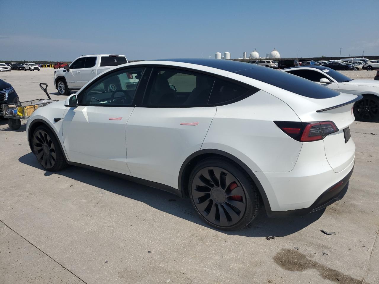 7SAYGDEF5RF046511 2024 TESLA MODEL Y - Image 2