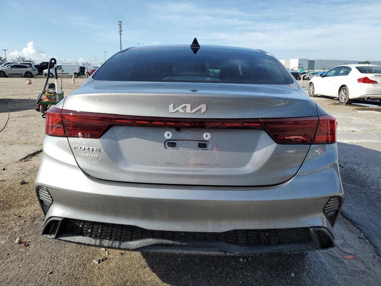 2023 Kia Forte Lx VIN: 3KPF24AD8PE521708 Lot: 70195584