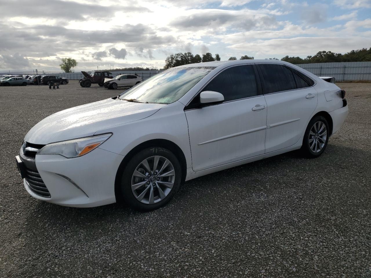 4T1BF1FK9HU710441 2017 TOYOTA CAMRY - Image 1