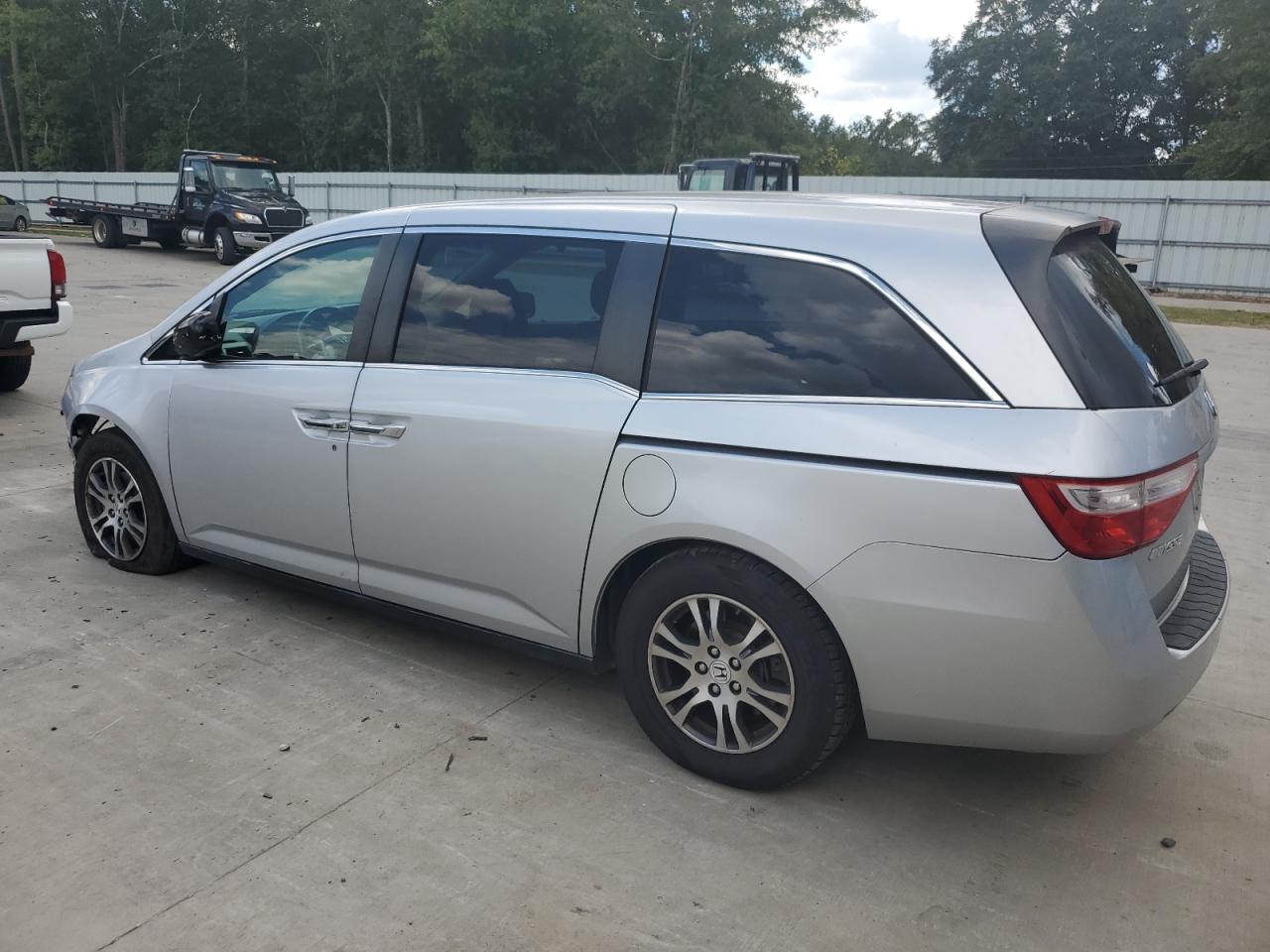 2011 Honda Odyssey - Image 2