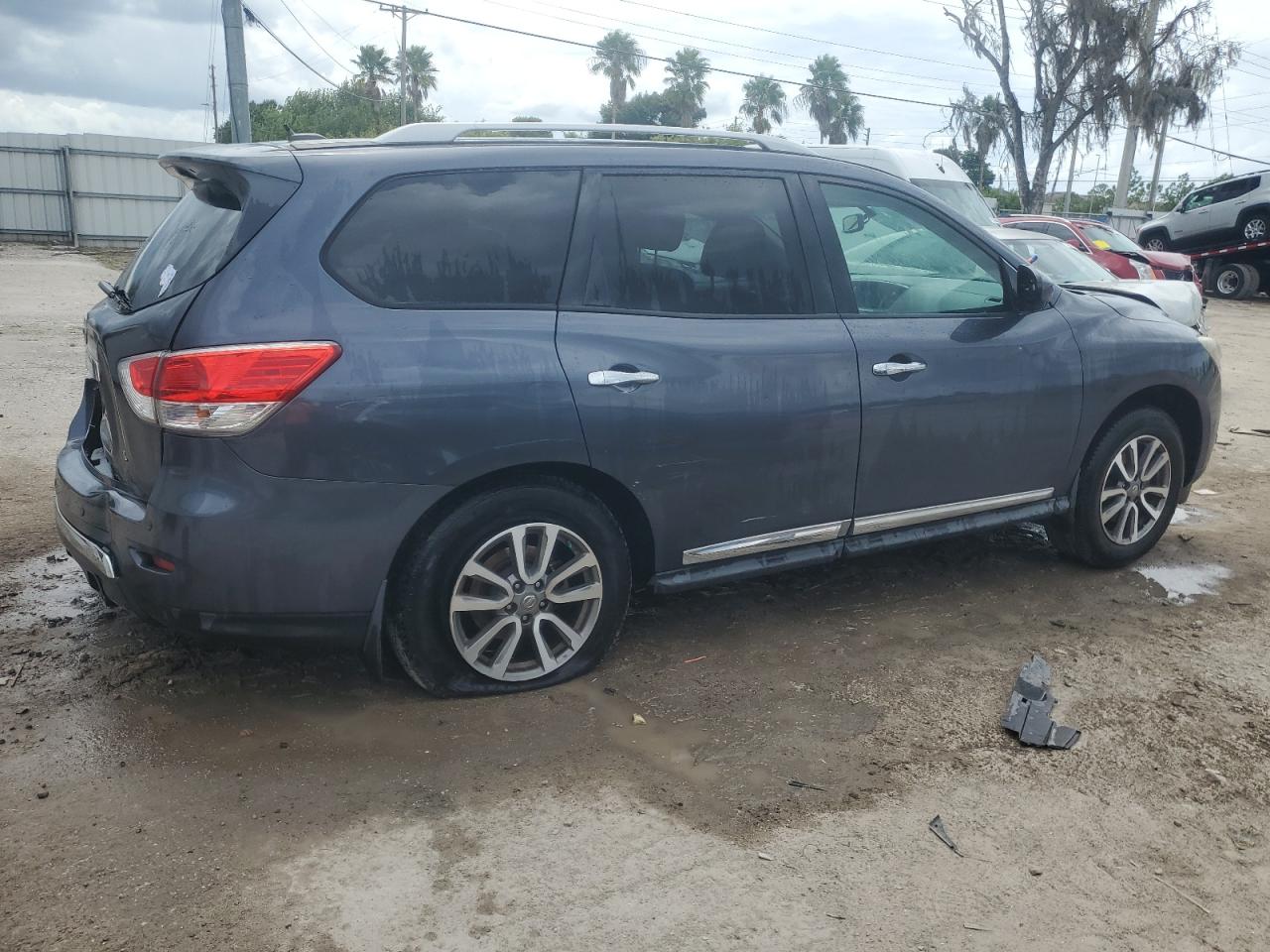 2013 Nissan Pathfinder - Image 3
