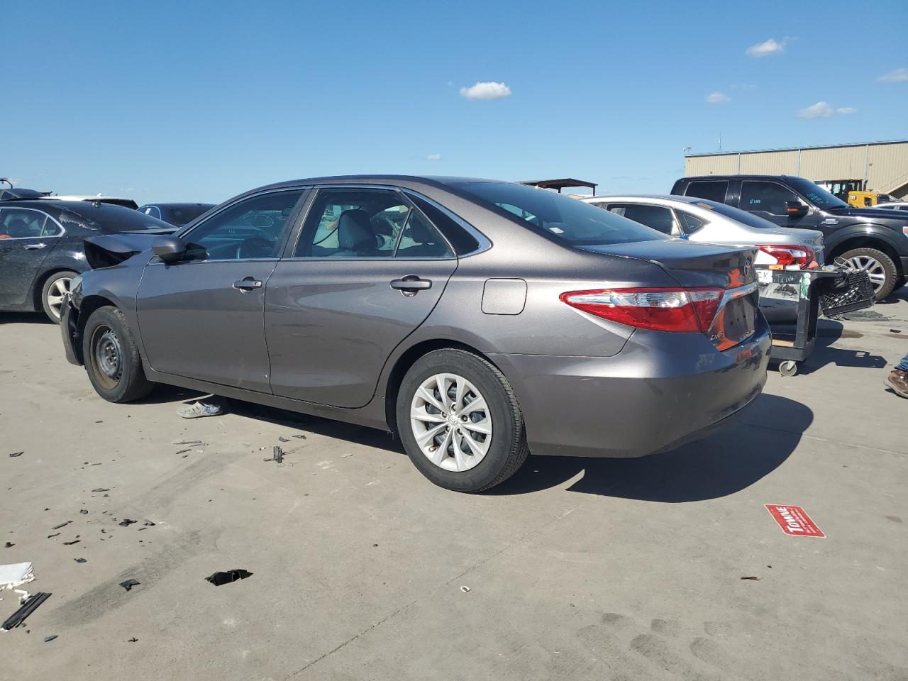 4T4BF1FK5GR567511 2016 TOYOTA CAMRY - Image 2