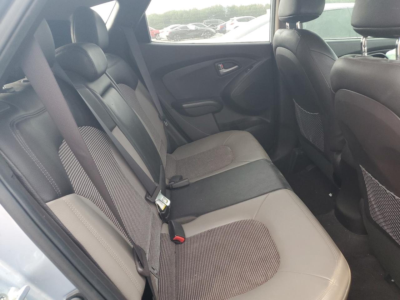 2012 Hyundai Tucson - Image 11