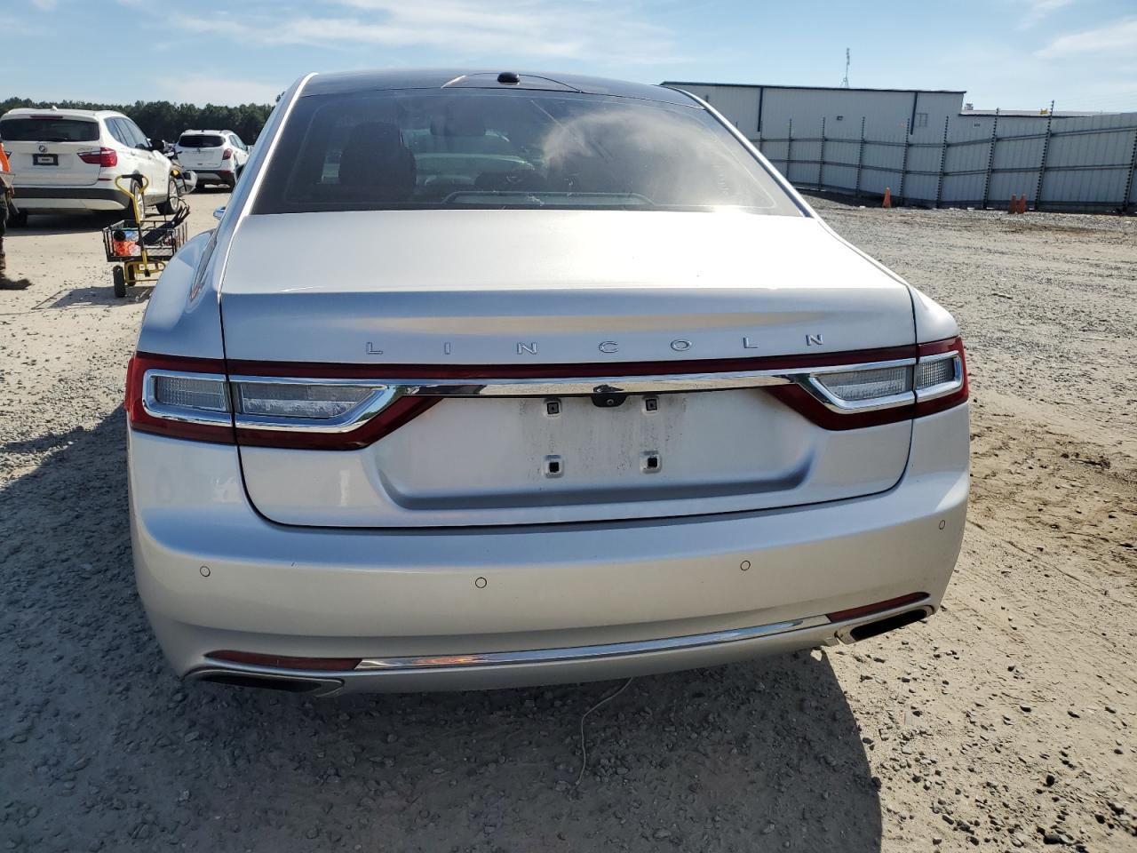 1LN6L9RP6H5608332 2017 Lincoln Continental Reserve