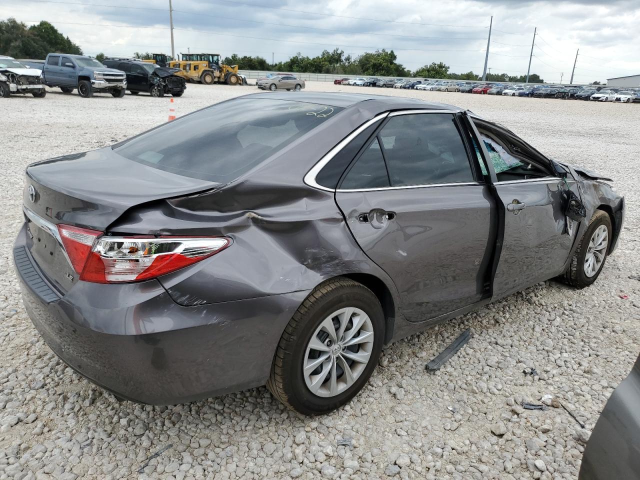 VIN 4T4BF1FK6GR539877 2016 TOYOTA CAMRY no.3