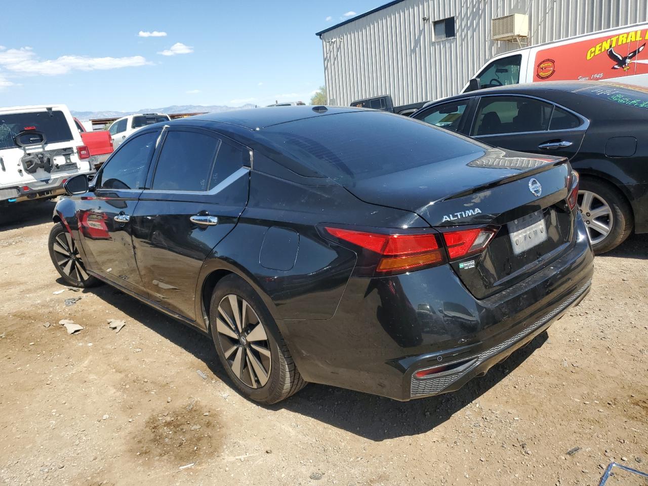 2019 Nissan Altima - Image 2