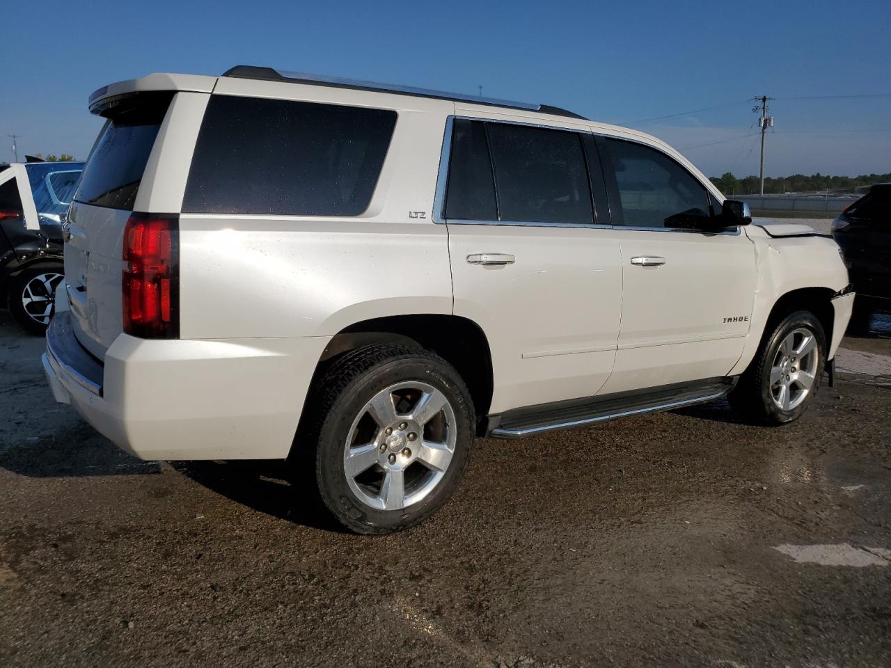 VIN 1GNSKCKC8GR281098 2016 CHEVROLET TAHOE no.3