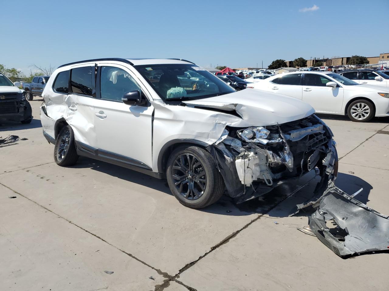 2018 Mitsubishi Outlander - Image 4