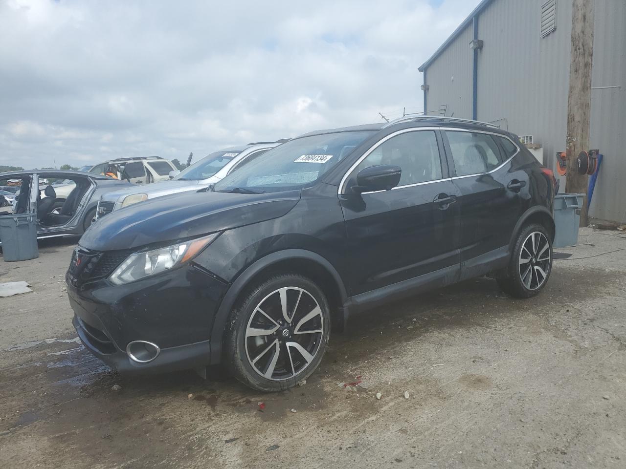 JN1BJ1CP2JW162928 2018 NISSAN ROGUE - Image 1