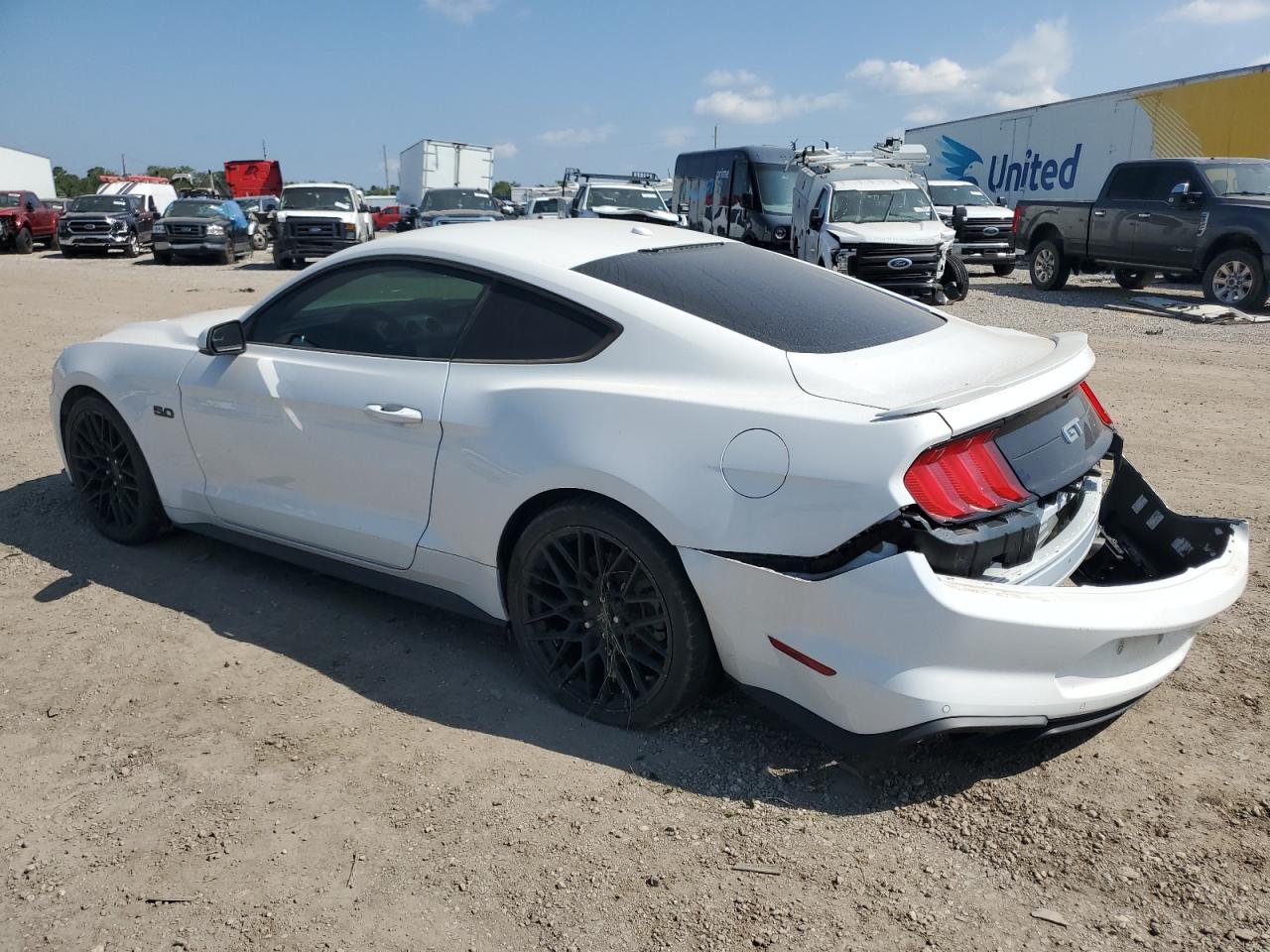 1FA6P8CF7J5146555 2018 FORD MUSTANG - Image 2