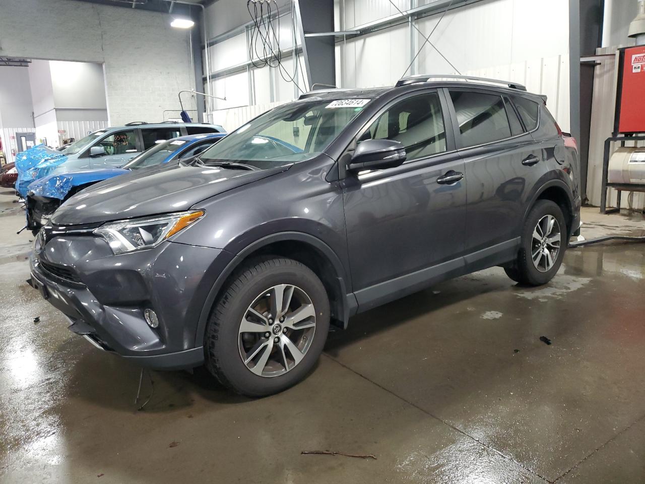 JTMRFREV4HJ173301 2017 TOYOTA RAV 4 - Image 1