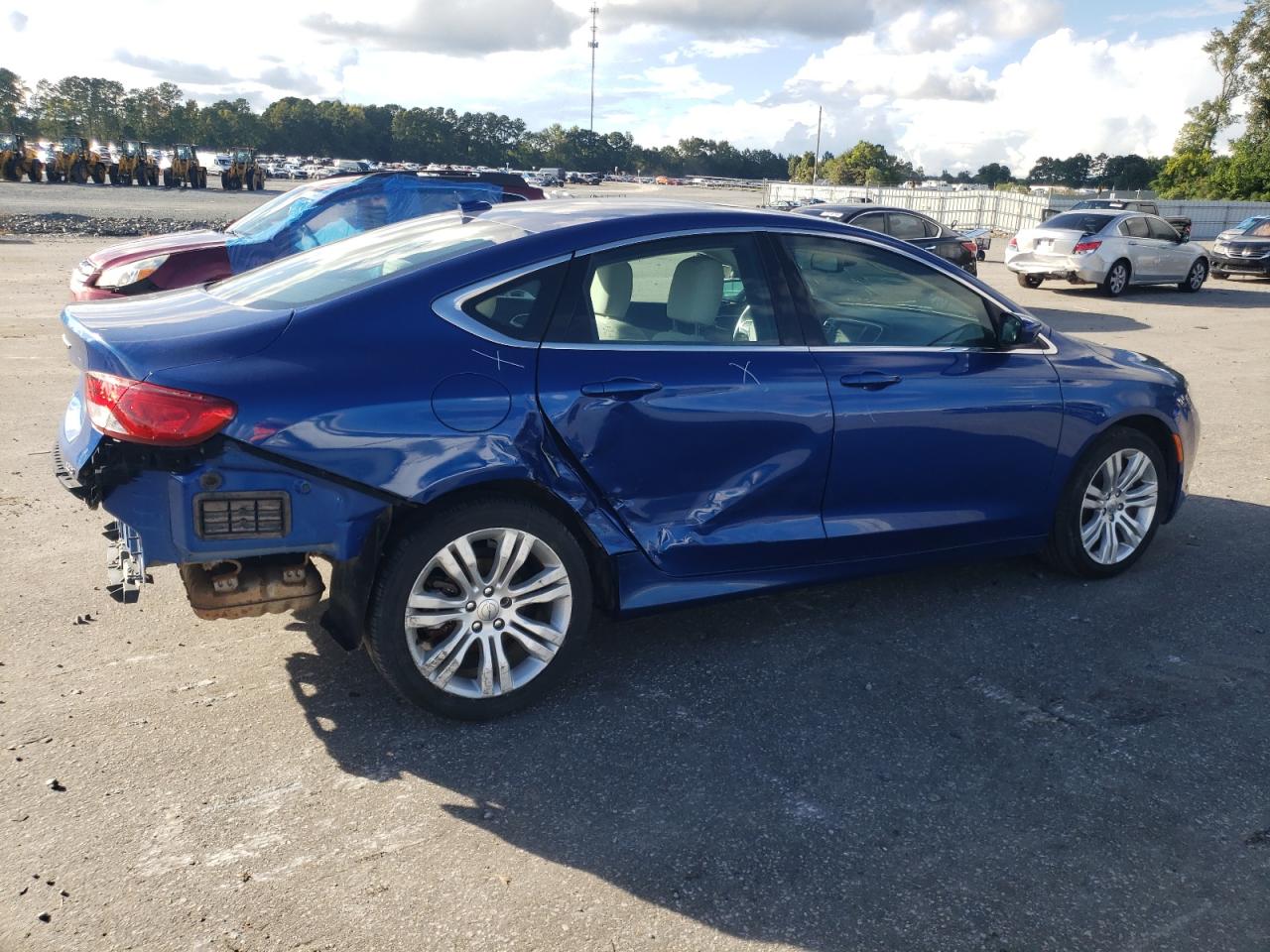 2016 Chrysler 200 - Image 3