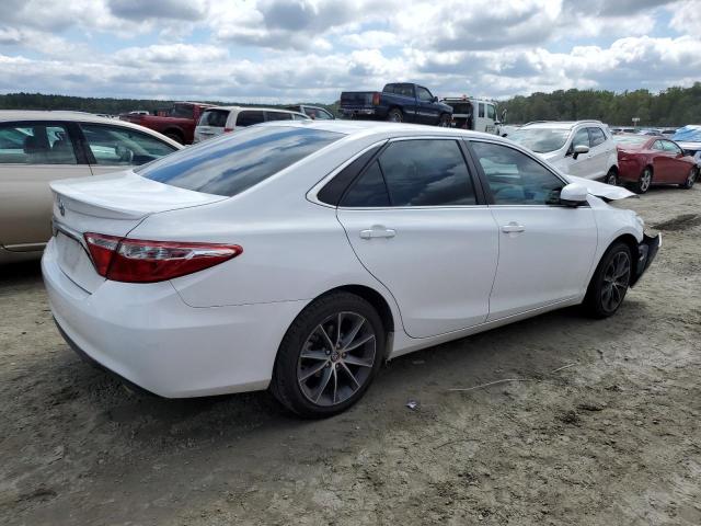 Седани TOYOTA CAMRY 2015 Білий