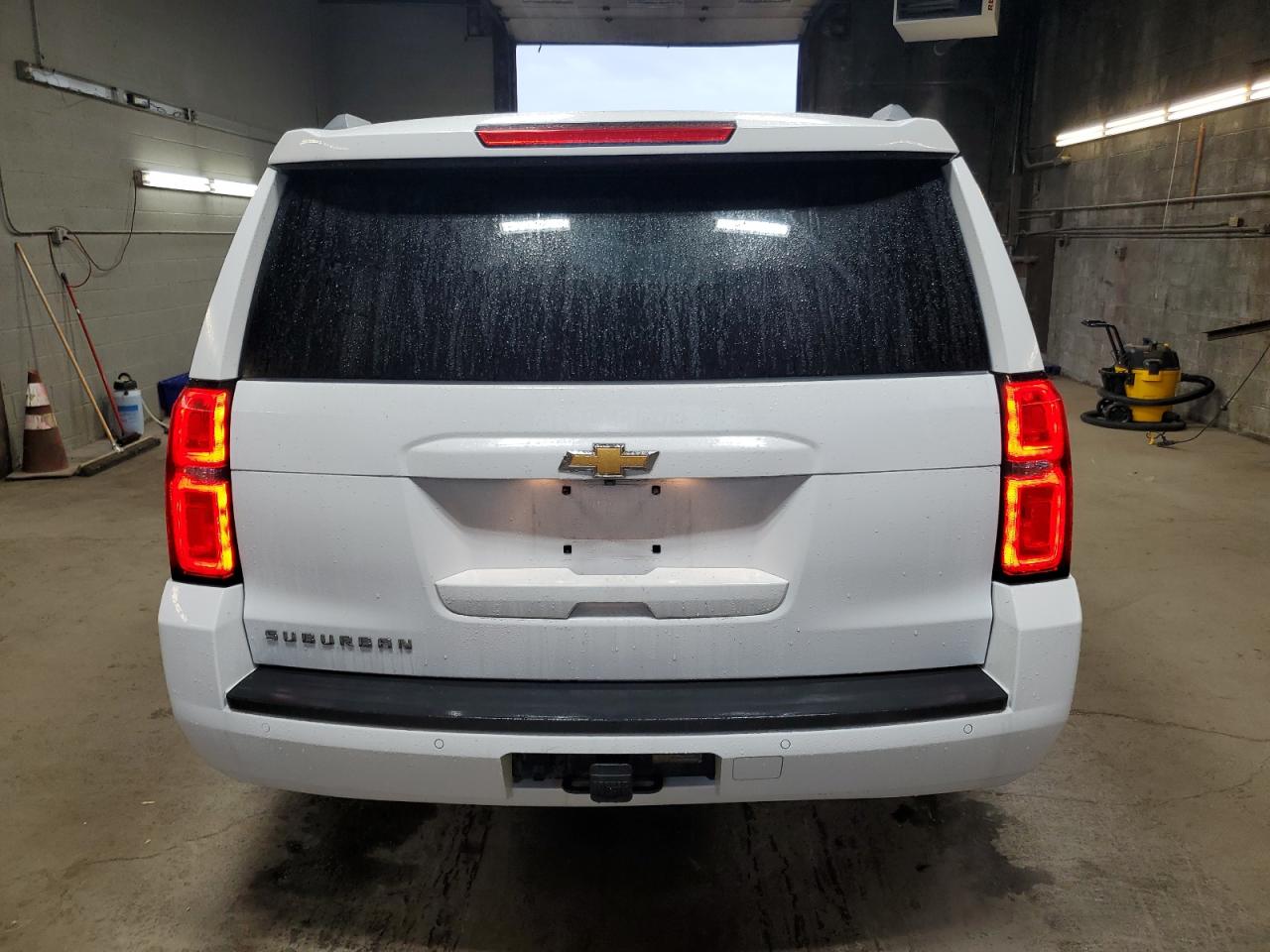 1GNSKHKC5HR234674 2017 Chevrolet Suburban K1500 Lt