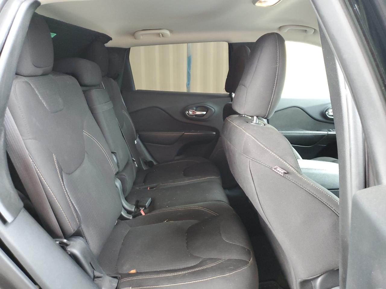 2016 Jeep Grand Cherokee - Image 12