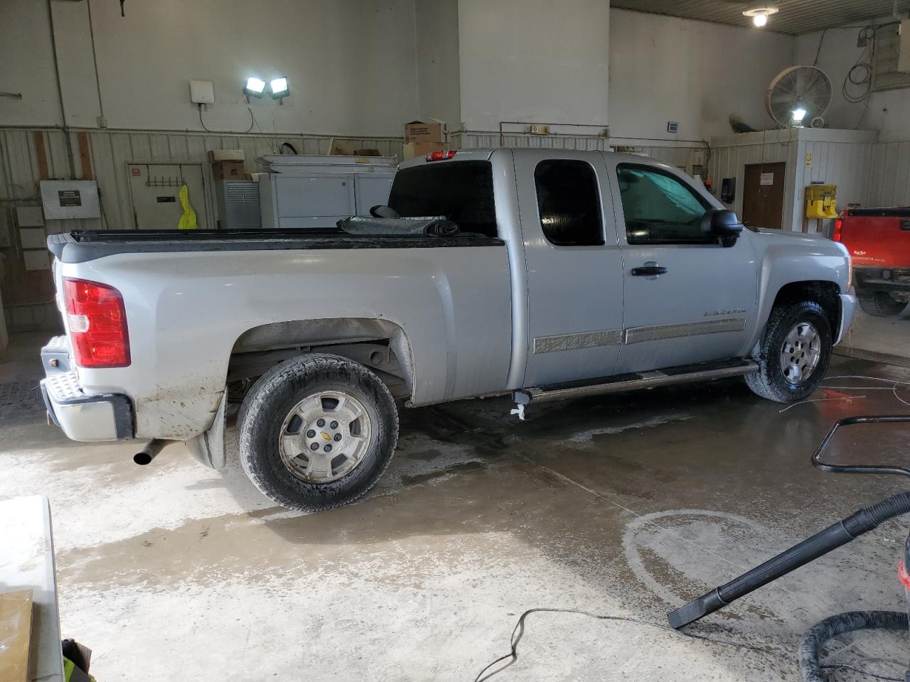 1GCRCSE01BZ381598 2011 Chevrolet Silverado C1500 Lt