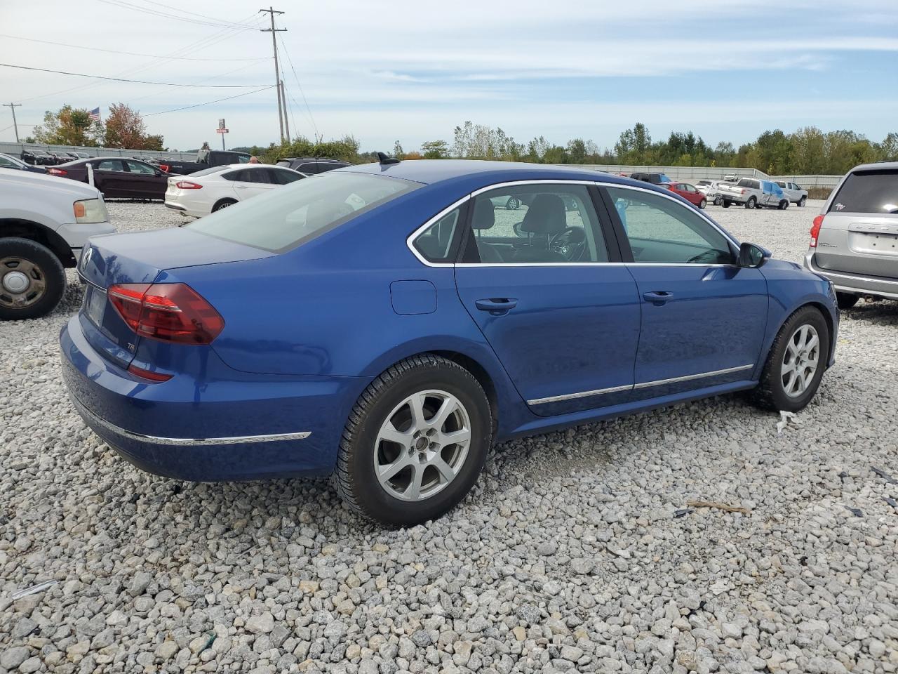 2017 Volkswagen Passat - Image 3
