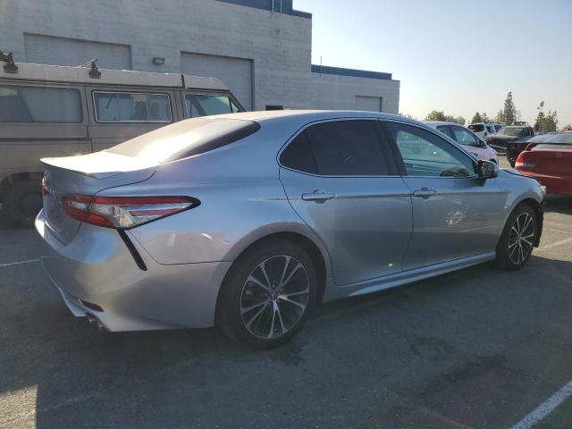  TOYOTA CAMRY 2018 Srebrny