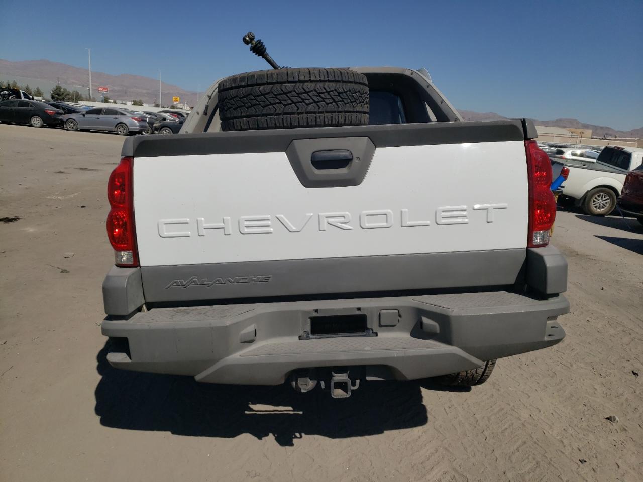 2002 Chevrolet Avalanche - Image 6