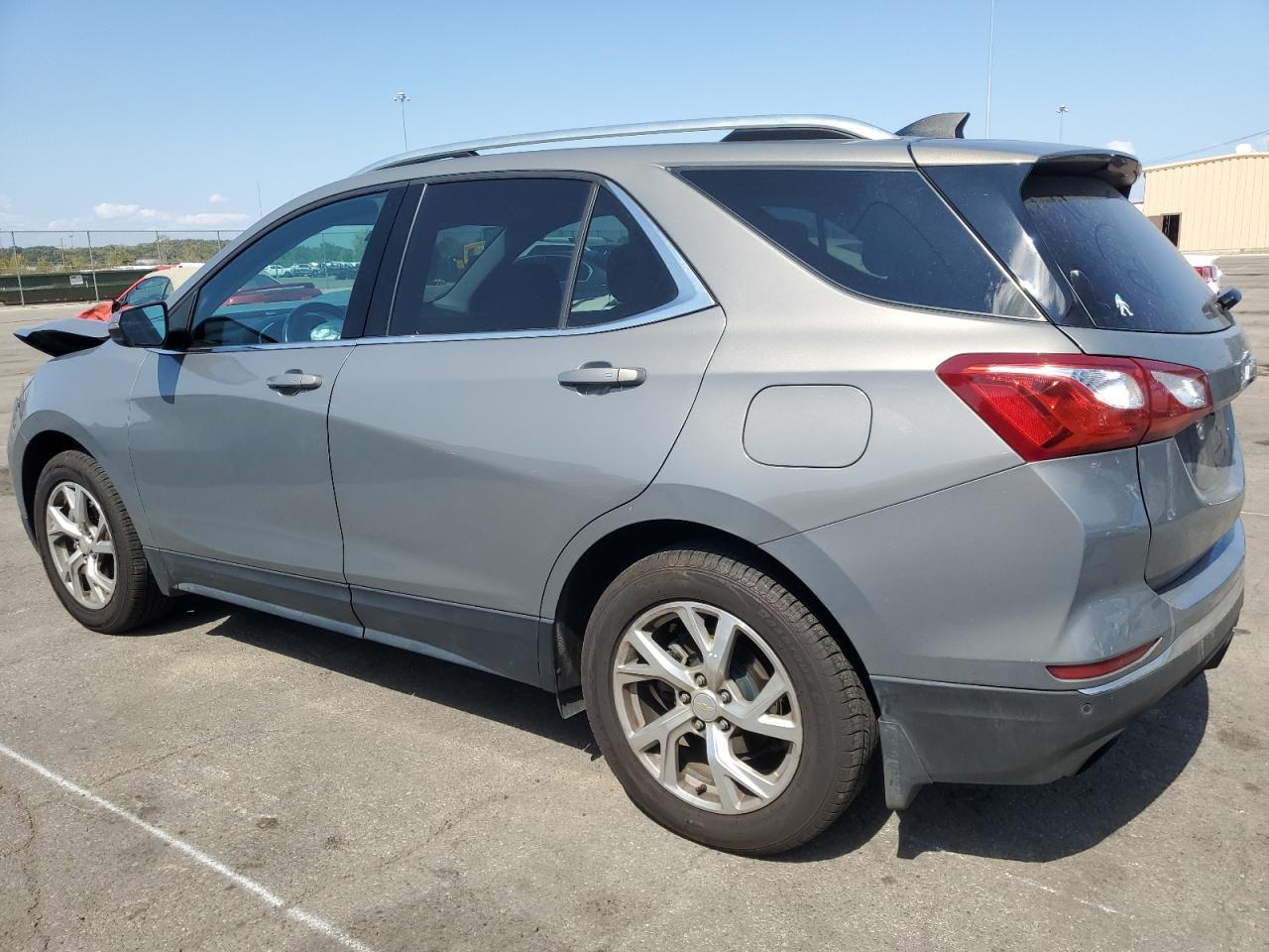 3GNAXTEX2JS600852 2018 CHEVROLET EQUINOX - Image 2