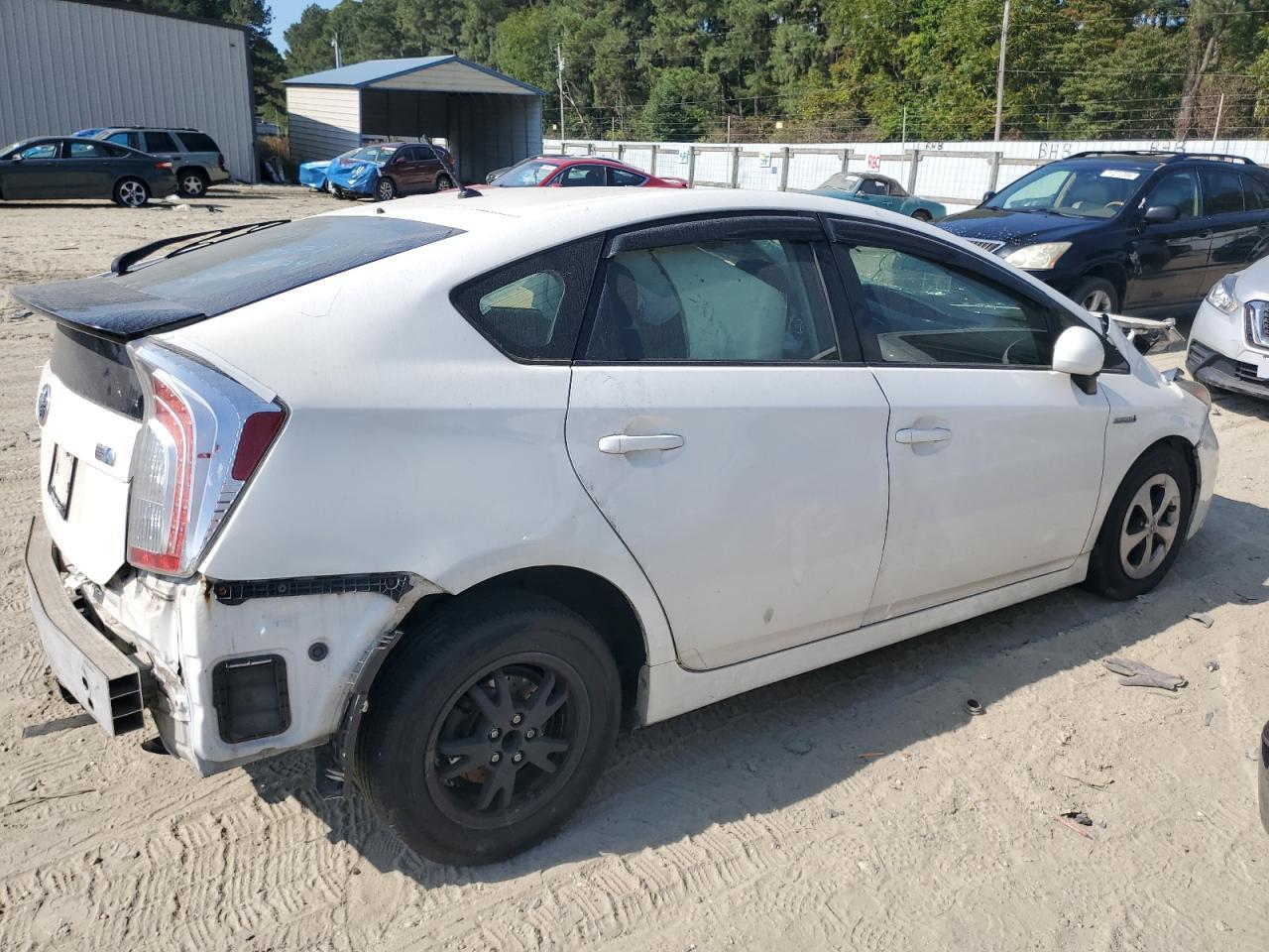 VIN JTDKN3DU7D5631586 2013 TOYOTA PRIUS no.3