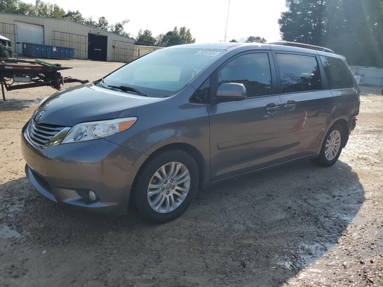 2015 Toyota Sienna - Image 1