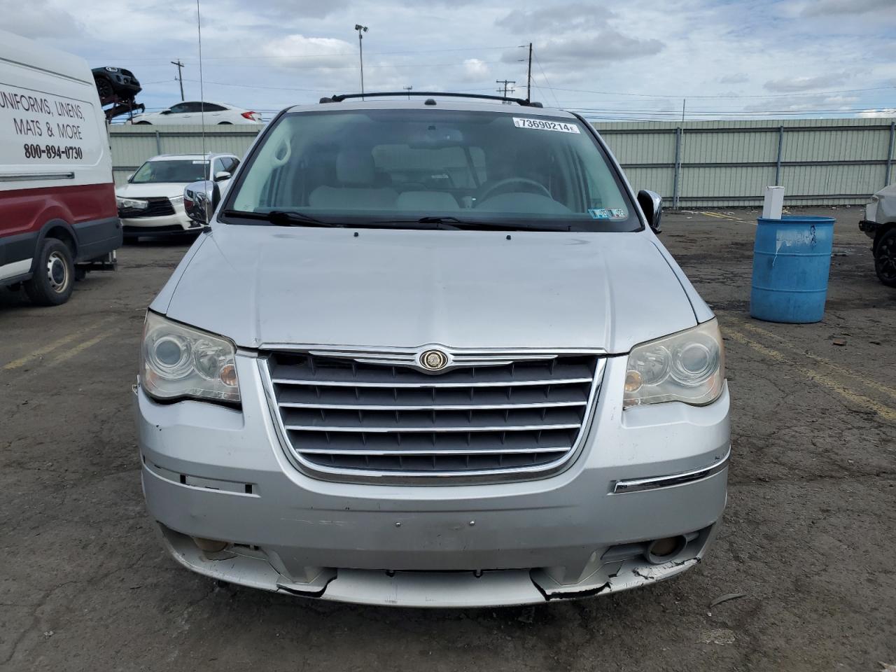 2008 Chrysler Town & Country - Image 5