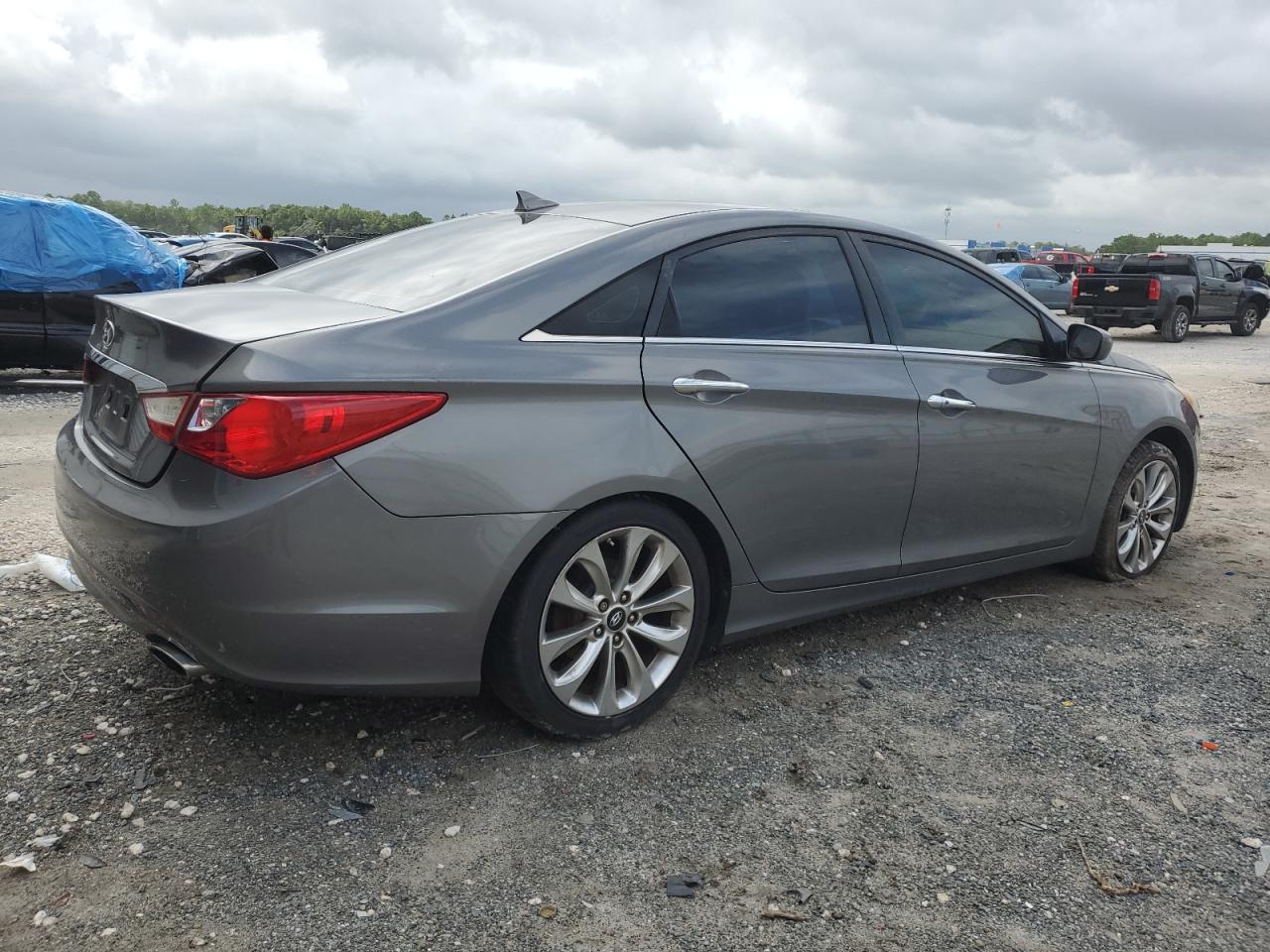2013 Hyundai Sonata - Image 3