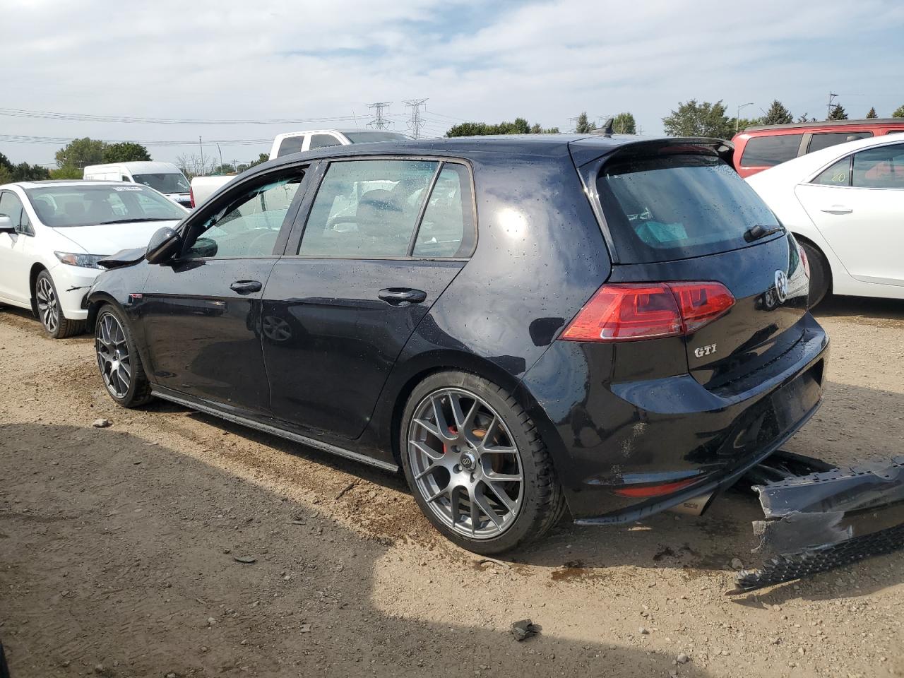 3VW4T7AU7HM067865 2017 VOLKSWAGEN GTI - Image 2