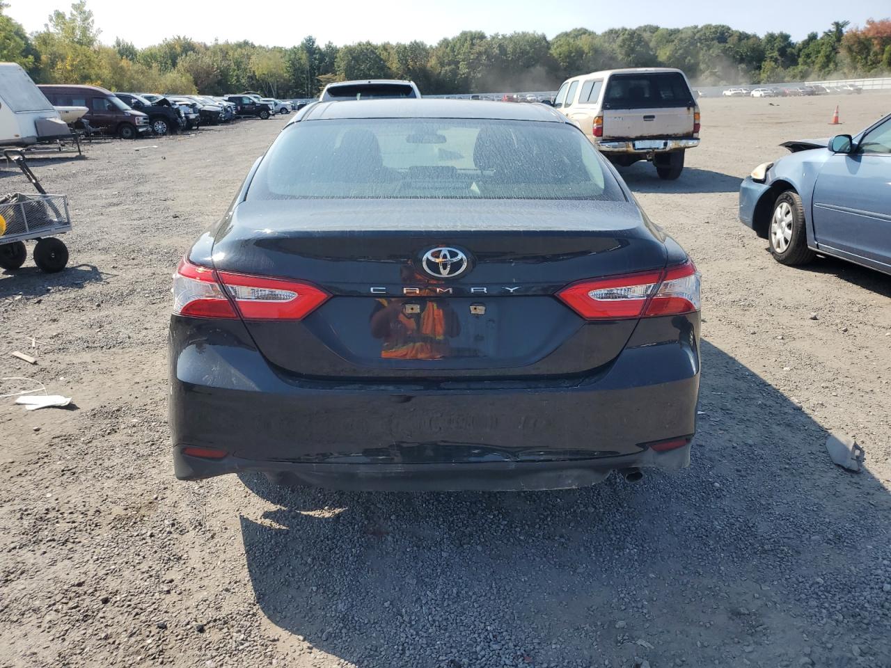 2018 Toyota Camry L VIN: 4T1B11HK1JU620721 Lot: 71025044