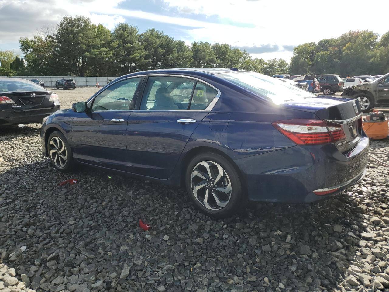 1HGCR2F70GA066928 2016 HONDA ACCORD - Image 2