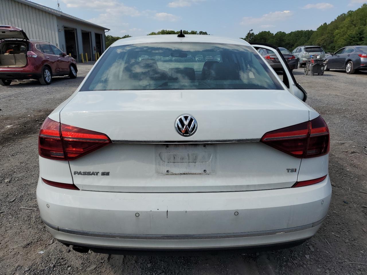 1VWBA7A38JC002163 2018 Volkswagen Passat Se