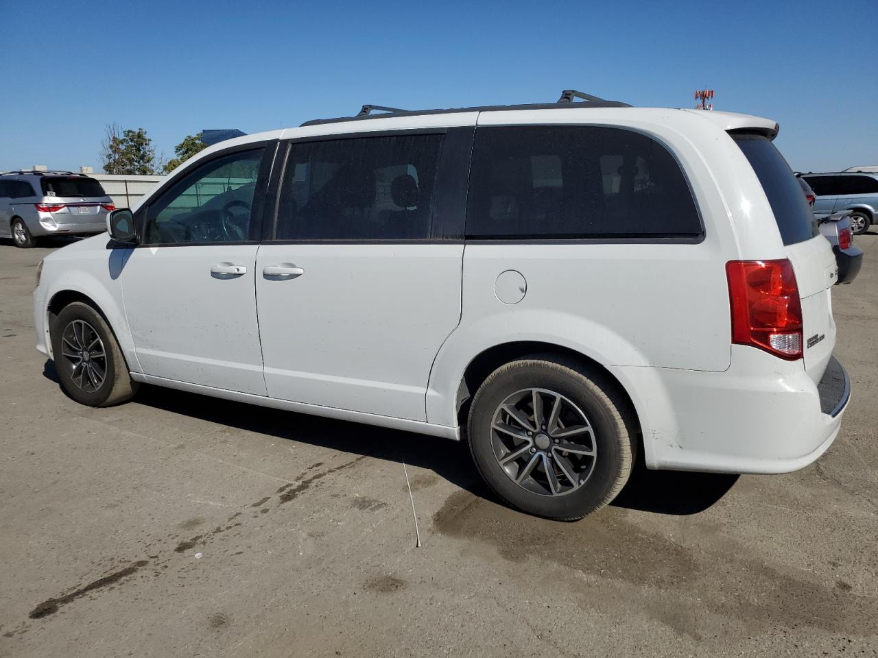 2018 Dodge Caravan - Image 2