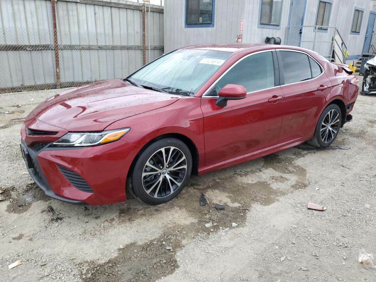 4T1B11HK7JU532000 2018 TOYOTA CAMRY - Image 1