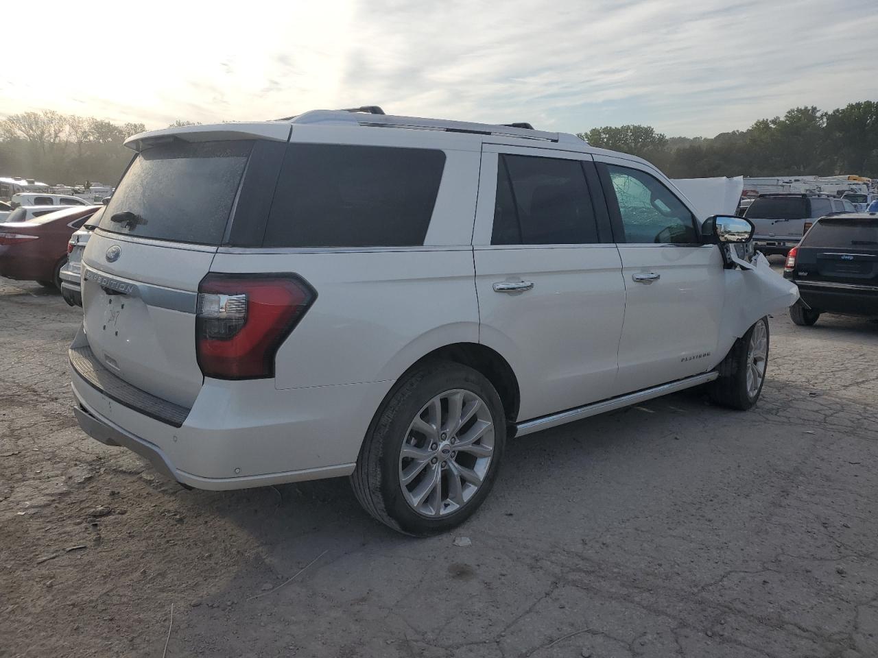 2019 Ford Expedition - Image 3