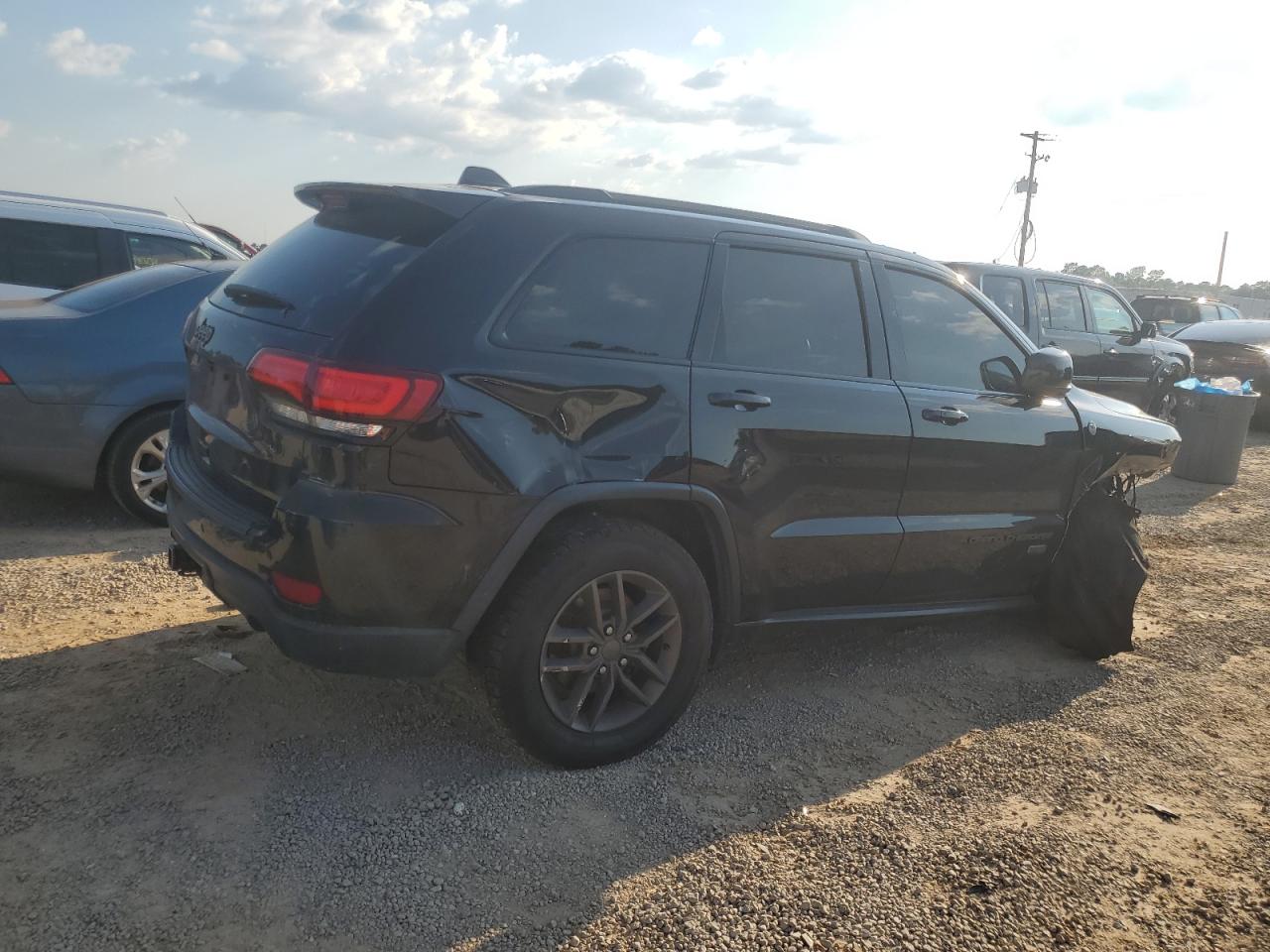 2016 Jeep Grand Cherokee - Image 3