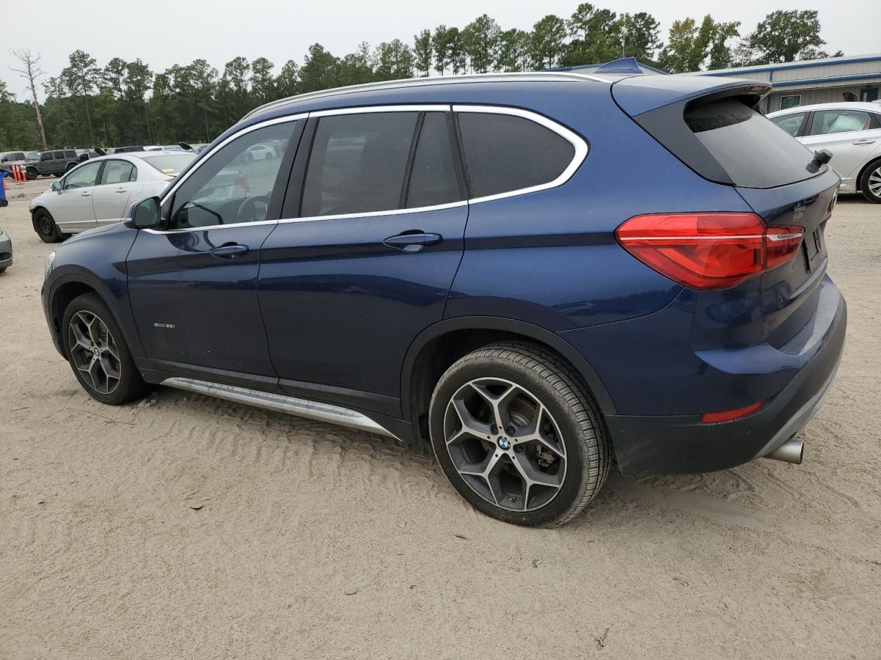 WBXHU7C33J5H38858 2018 BMW X1 - Image 2