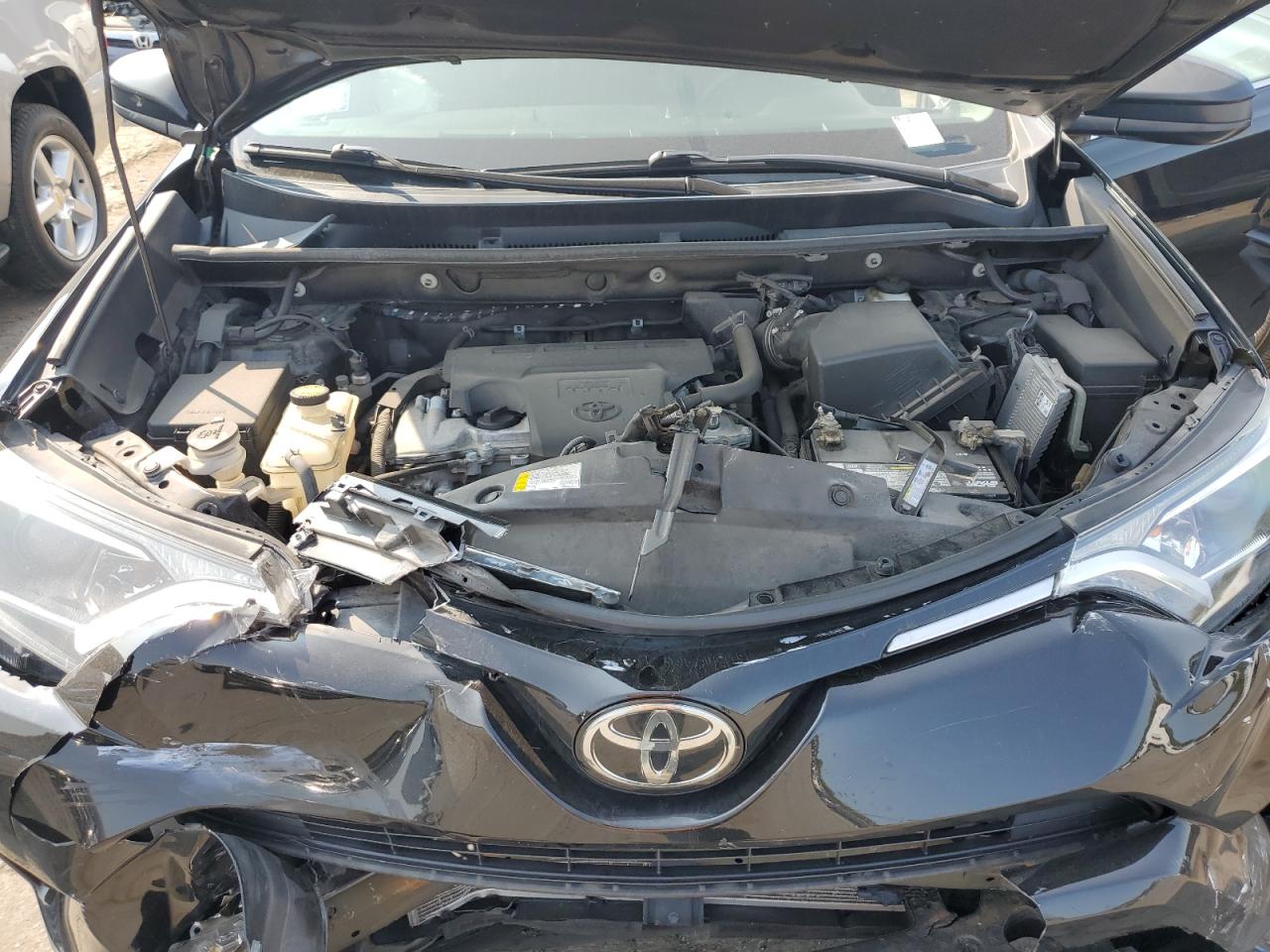 2T3ZFREV9HW347512 2017 Toyota Rav4 Le