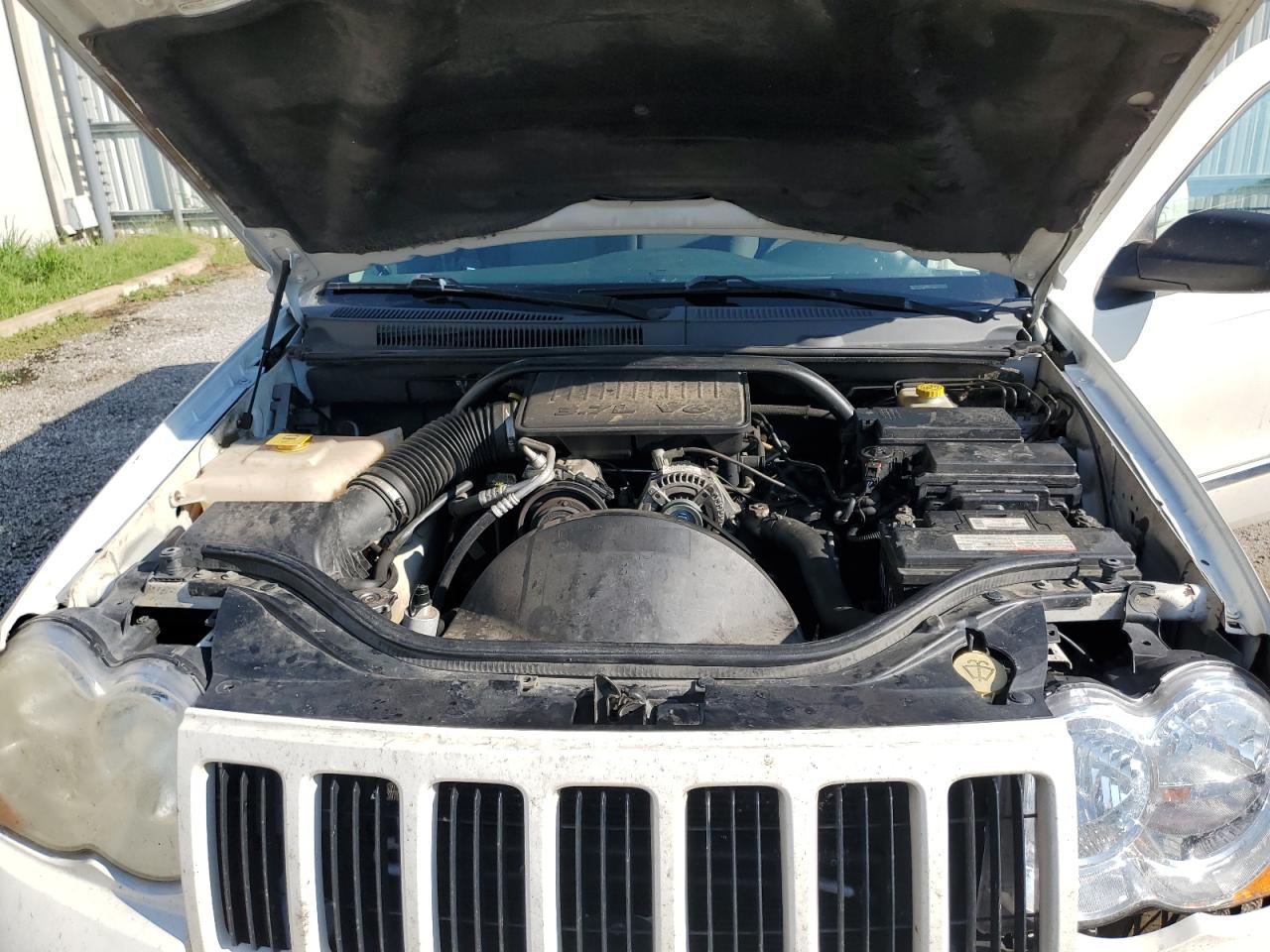 2010 Jeep Grand Cherokee - Image 13
