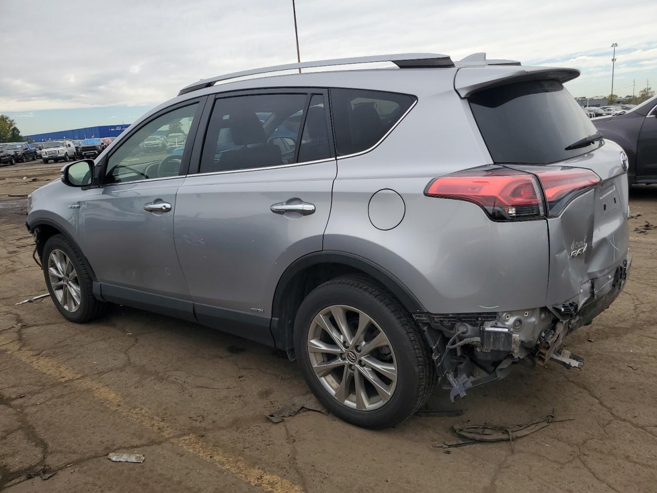 JTMDJREV8HD125825 2017 TOYOTA RAV 4 - Image 2