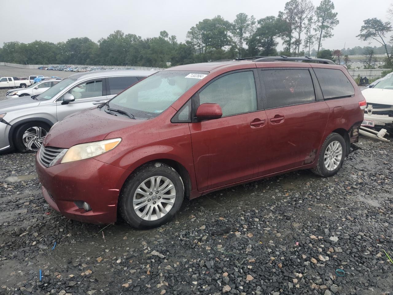 2013 Toyota Sienna - Image 1
