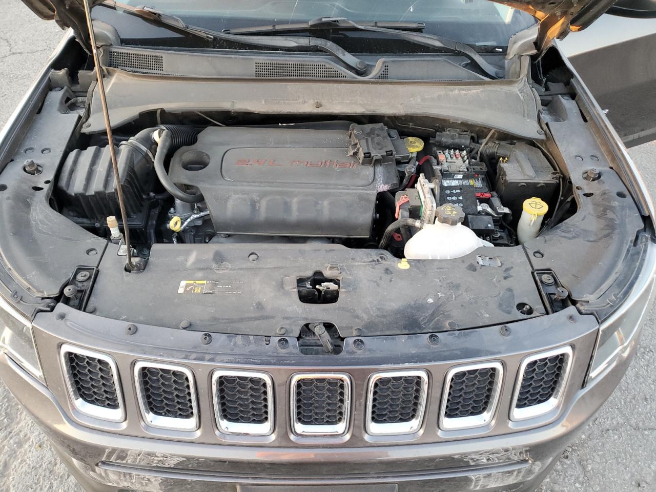 3C4NJCBB9JT182594 2018 Jeep Compass Latitude