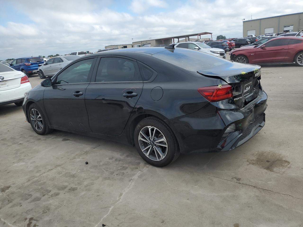 VIN 3KPF24AD6PE665984 2023 KIA FORTE no.2