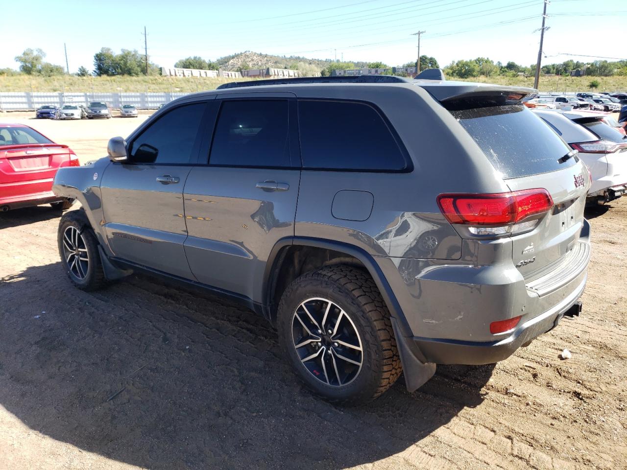 1C4RJFLT1KC850606 2019 JEEP GRAND CHEROKEE - Image 2