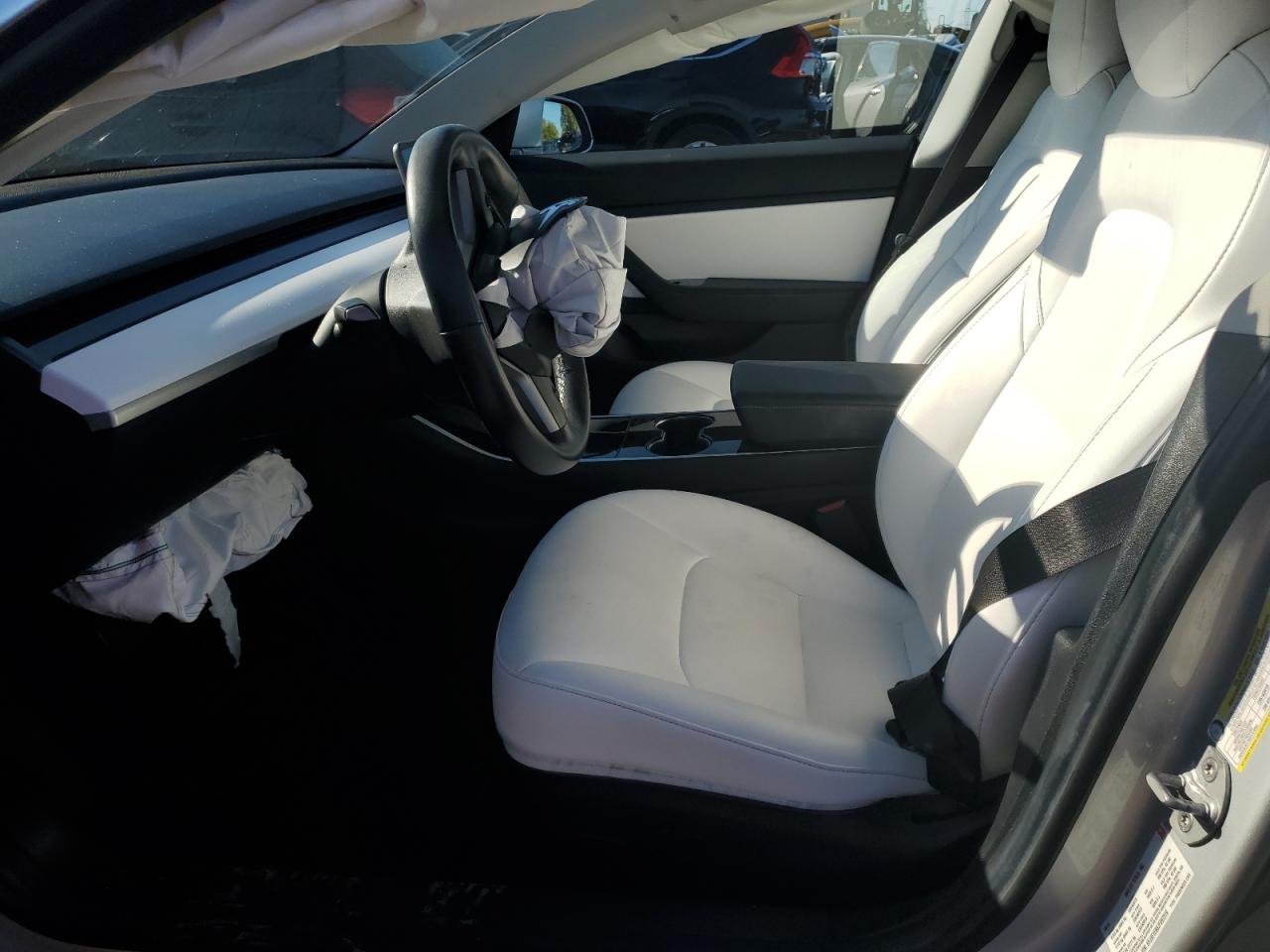 5YJ3E1EB8JF097319 2018 Tesla Model 3