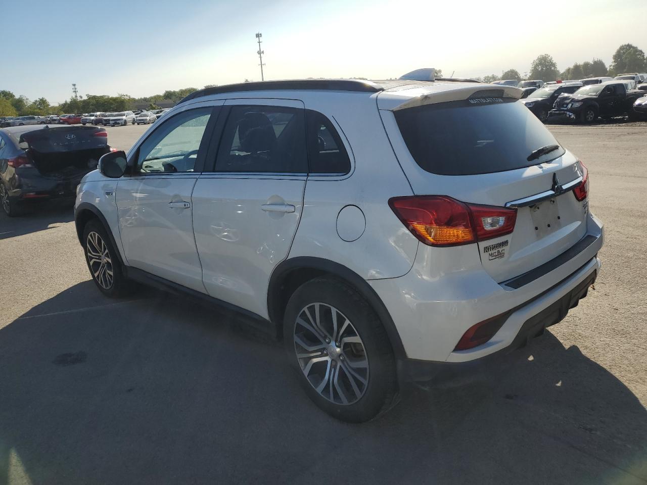 JA4AR4AW0JU017356 2018 MITSUBISHI OUTLANDER - Image 2