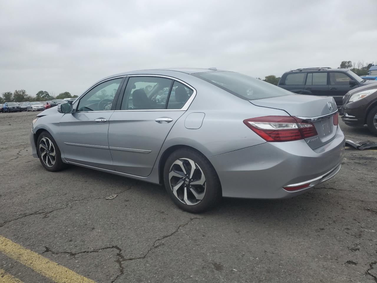 1HGCR2F89HA074214 2017 HONDA ACCORD - Image 2