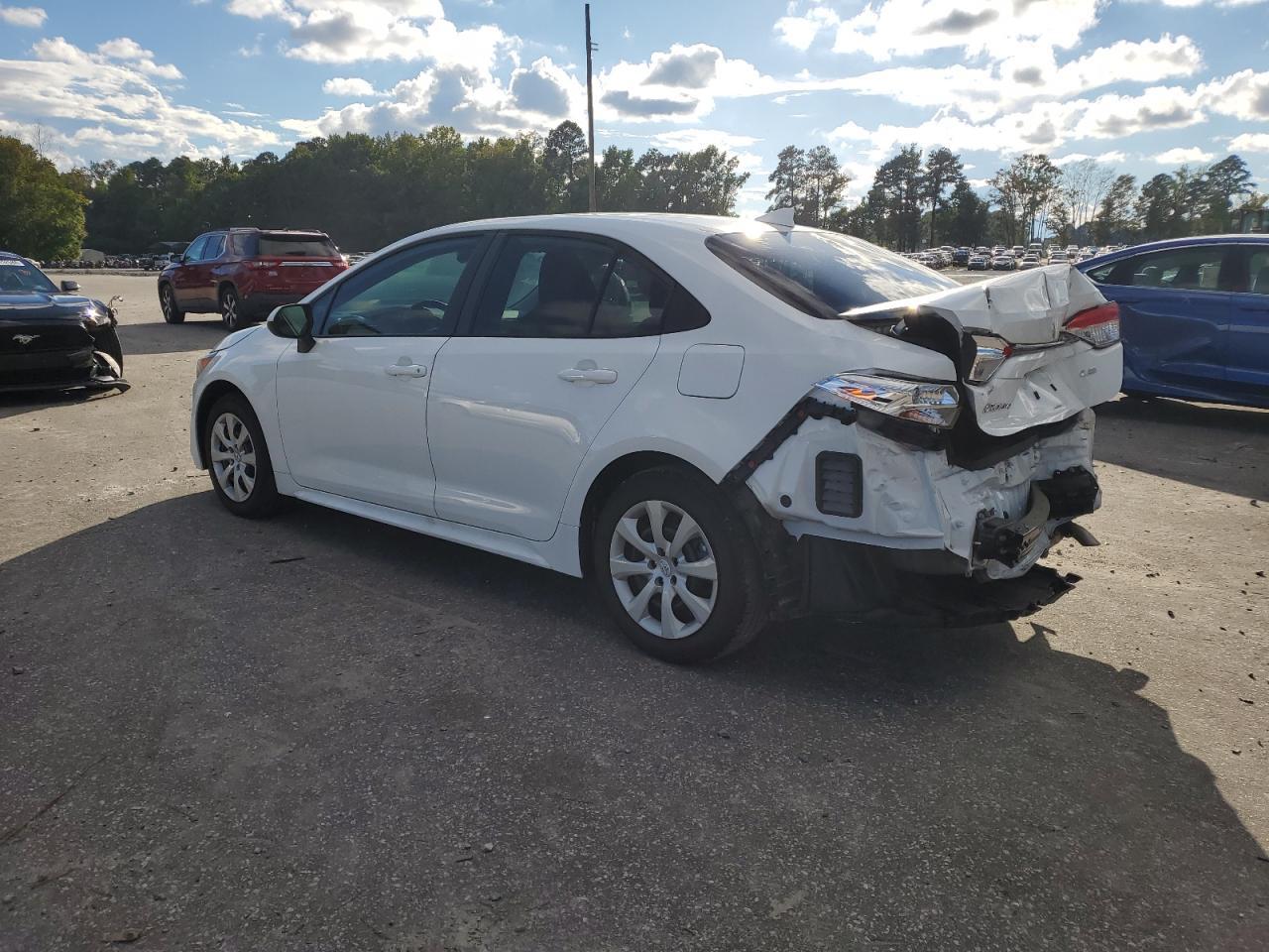 5YFEPMAE9NP381069 2022 TOYOTA COROLLA - Image 2